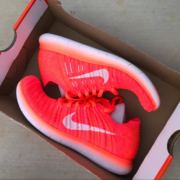 NEW 💥 NIKE FLYKNIT FREE RN SZ 8 WOMEN - Picture 3 of 8